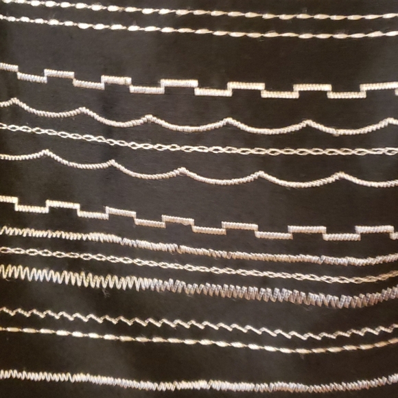 Ann Taylor embroidered and lined camisole black 6P - Picture 2 of 5